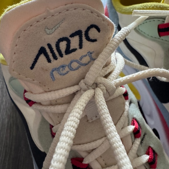Nike Air Max 270 React Women’s Sneakers - Size 8 - Picture 3 of 9